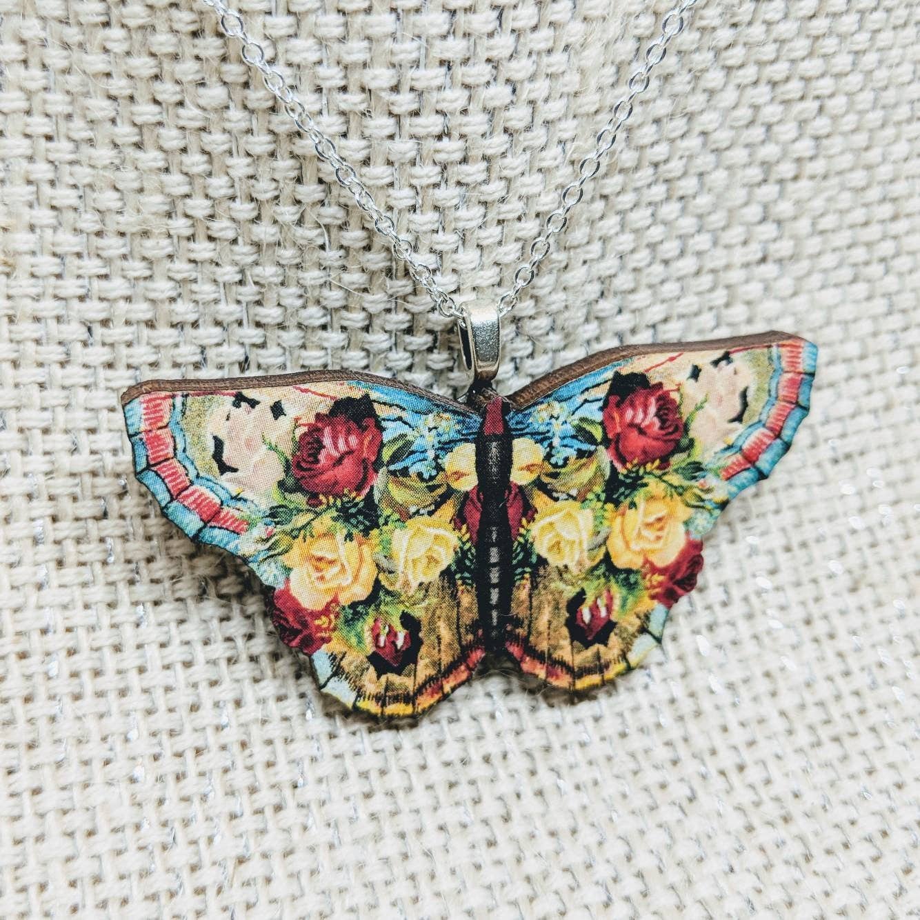 Iamsonotcool - Butterfly Flower Pendant Necklace