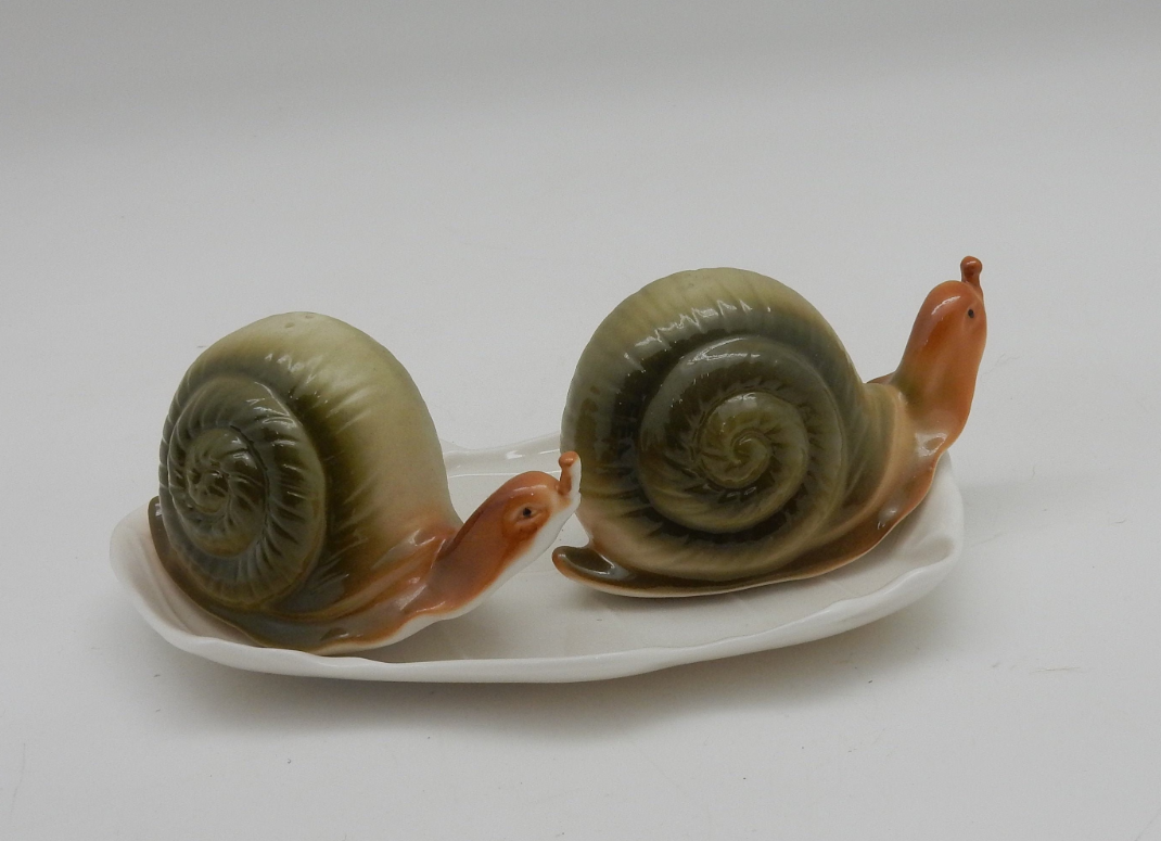 Green Pastures Wholesale - Porcelain Snail Salt and Pepper Shaker