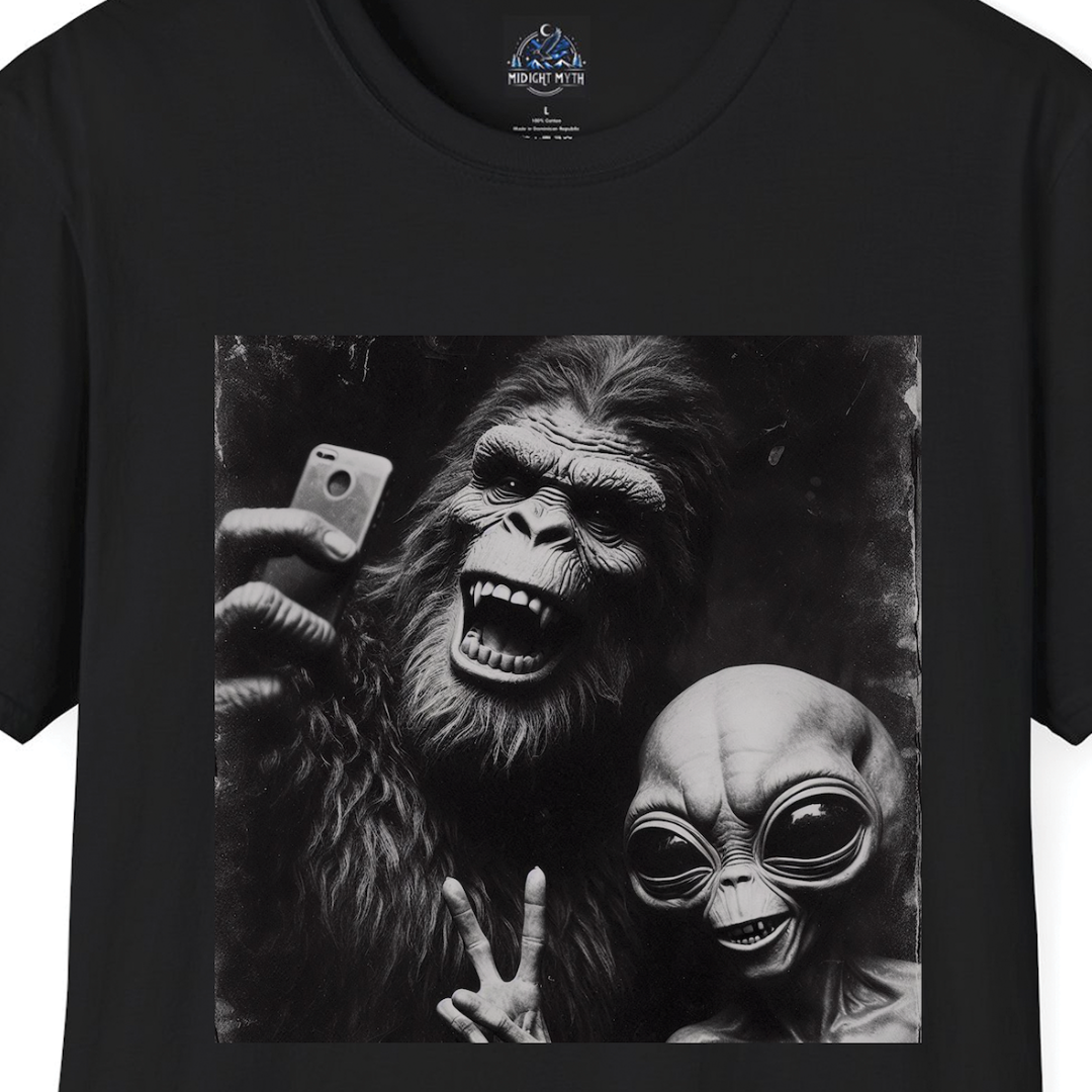 Midnight Myth - Vintage Selfie Alien Bigfoot Funny Novelty Men's T-Shirt