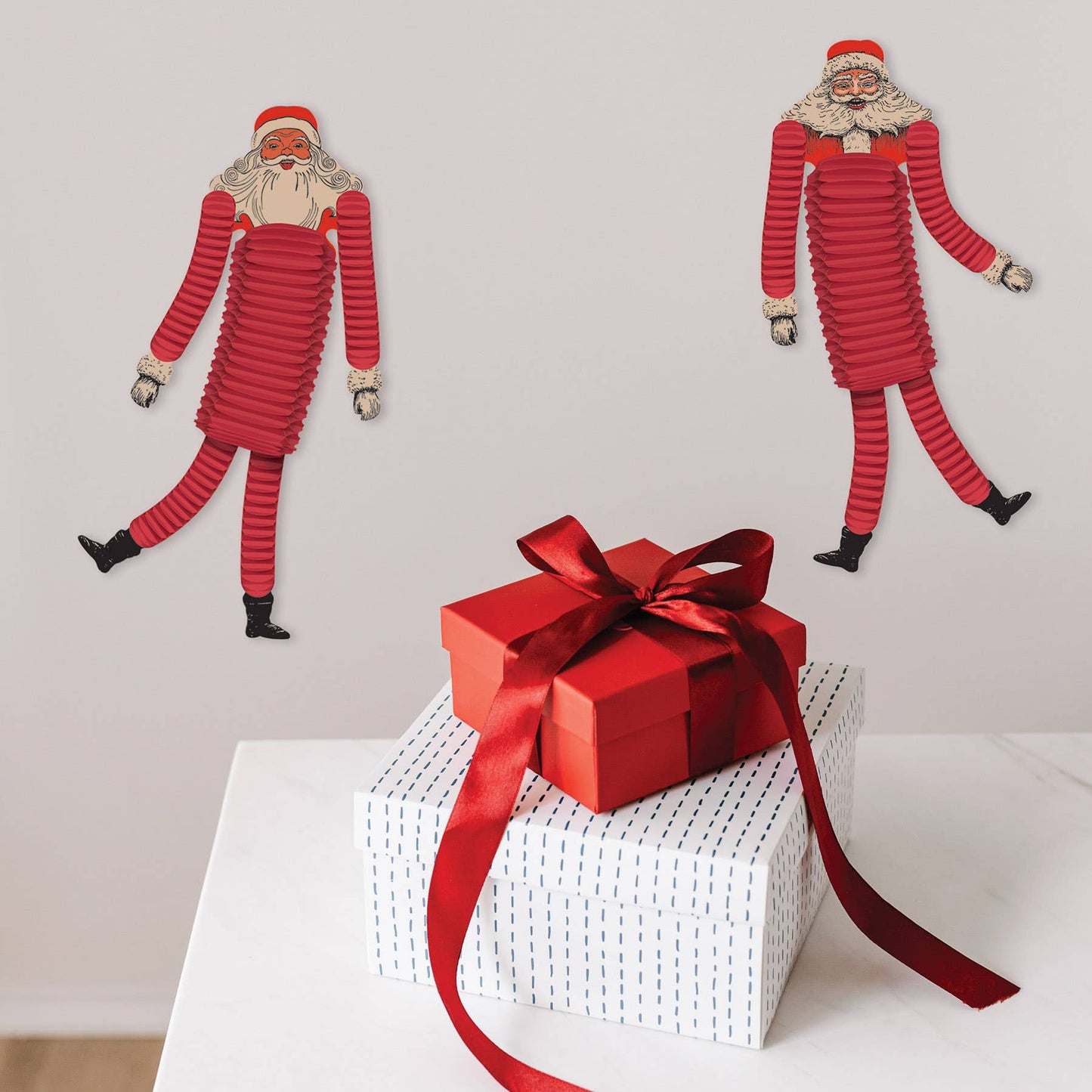 Beistle - Vintage Christmas Santa Tissue Dancers