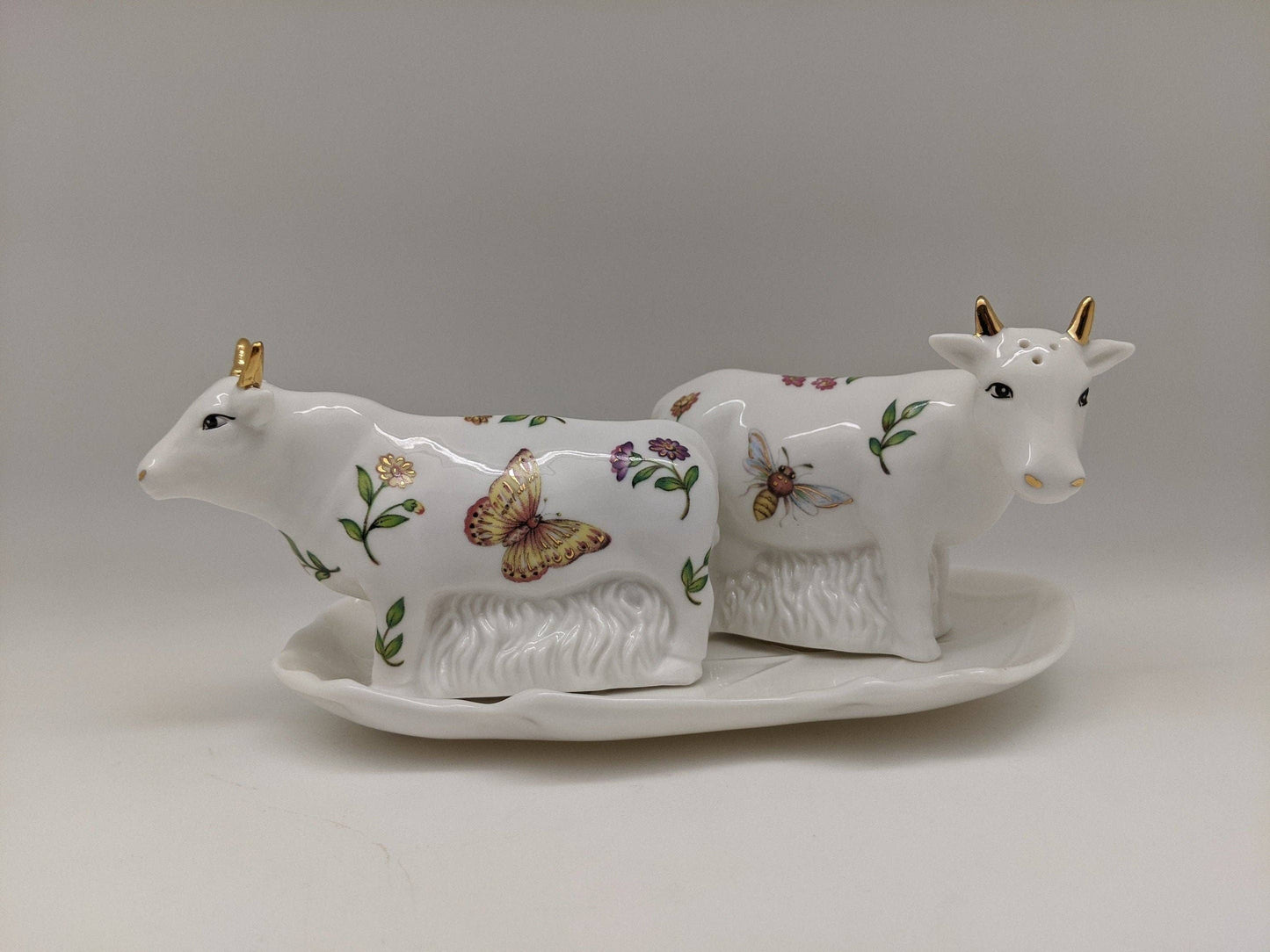 Green Pastures Wholesale - Elegant 14K Porcelain Cow Salt and Pepper Shaker