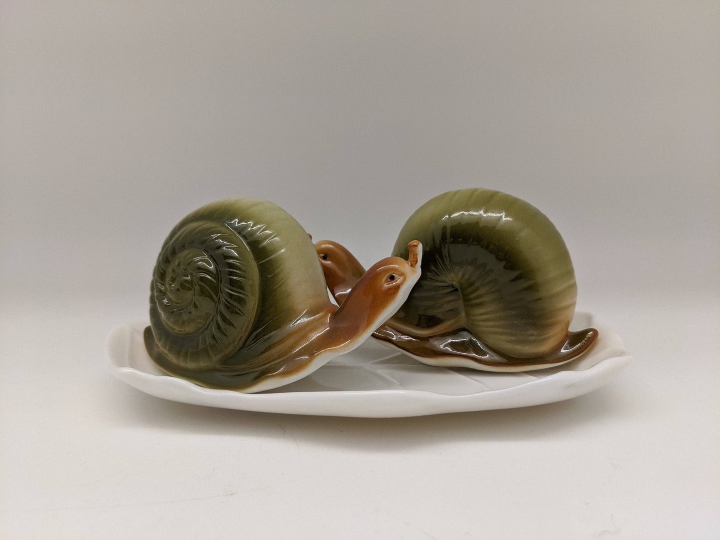 Green Pastures Wholesale - Porcelain Snail Salt and Pepper Shaker