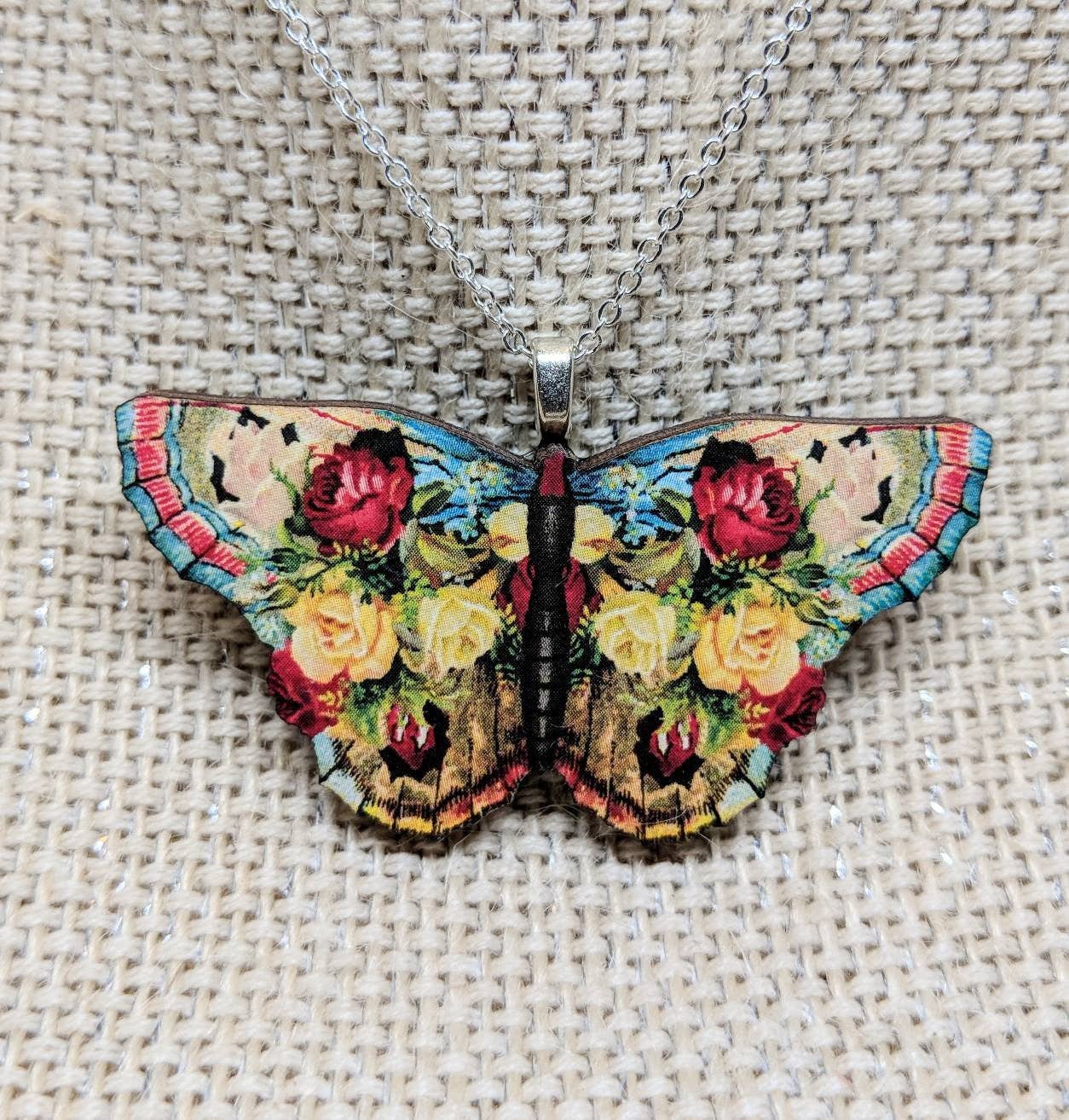 Iamsonotcool - Butterfly Flower Pendant Necklace