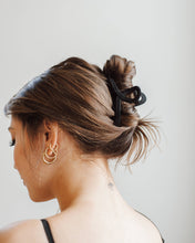 Load image into Gallery viewer, Denim &amp; Daisy - Black Velvet Loop Hair Claw
