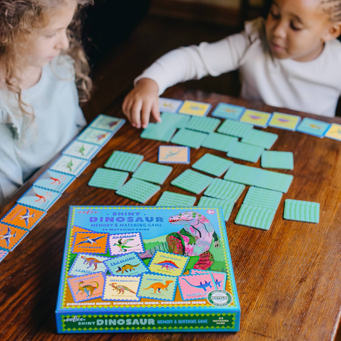 eeBoo - Shiny Dinosaur Memory and Matching Game