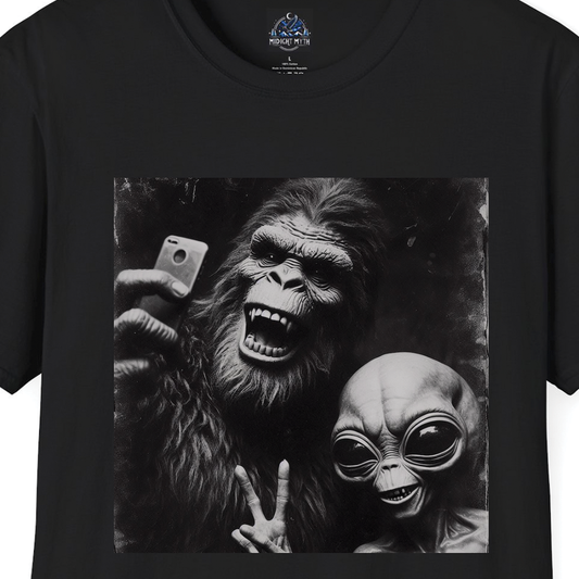 Midnight Myth - Vintage Selfie Alien Bigfoot Funny Novelty Men's T-Shirt