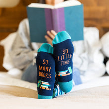 Load image into Gallery viewer, Lavley - Book Nerd Socks
