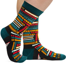 Load image into Gallery viewer, Lavley - Shhh I&#39;m Reading Socks
